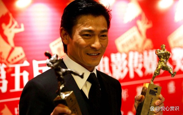 刘德华荣膺银紫荆星章，三勋章加冕，最受欢迎演员！