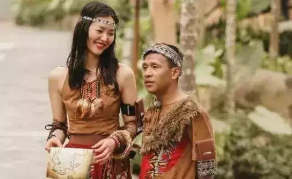 最尴尬的明星合影: 心疼万茜三秒钟, 看到最后一个实在是忍不住笑