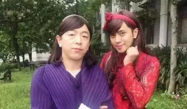 最尴尬的明星合影: 心疼万茜三秒钟, 看到最后一个实在是忍不住笑