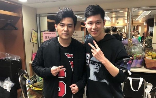 他是周杰伦的粉丝，却把自己追成了一线大明星，被赞“最牛杰迷”