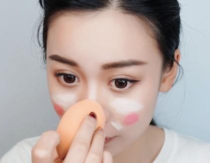 郑州化妆学校：新手必备化妆的8个技巧