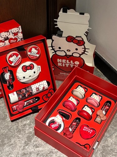 HelloKittysheglam联名彩妆