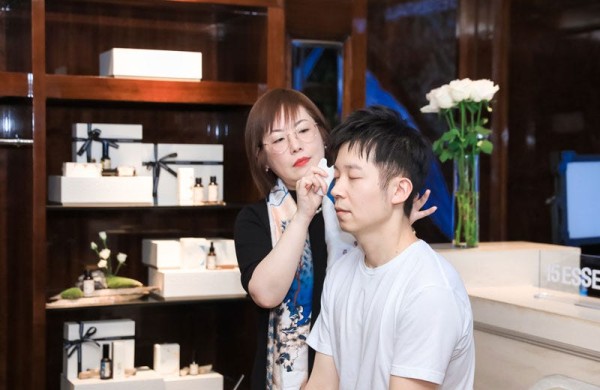 lily cao老师现场教学家庭spa按摩手法