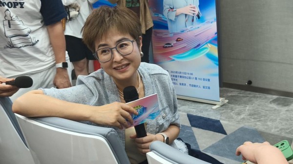 张泉灵加盟芒果访谈综艺《背后》，谈如何采访“淡”人：找到能碰撞共鸣的点，去懂对方