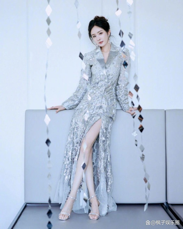 从“脚尖接触飘起细浪”，看杨幂的时尚美学与演艺人生
