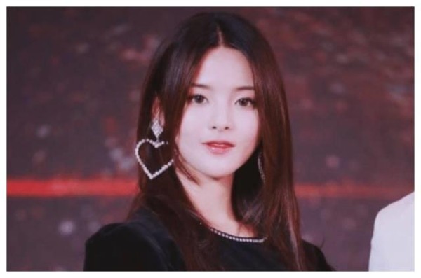 20岁杨超越出道六月拿大奖, 获封“年度演艺人物”引热议
