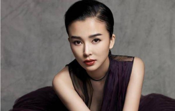 拥有特别精湛的演技，以及特别优越的外表，获得过很多奖项