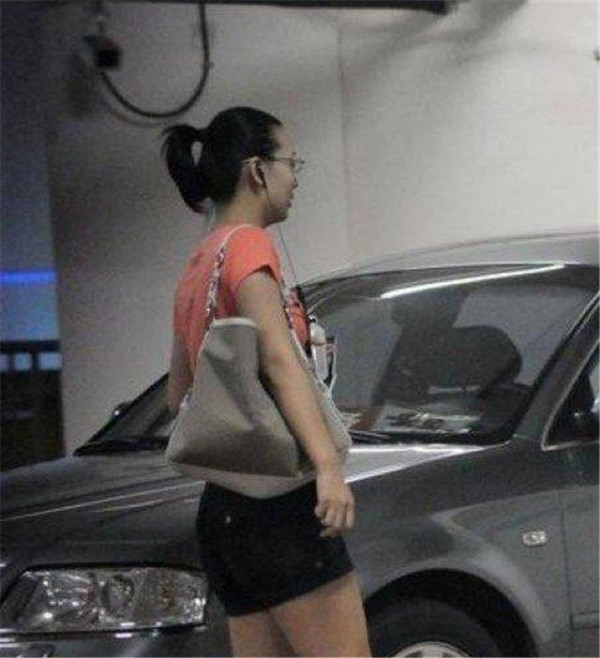 娱乐圈中最“作”的3位明星, 今一个个开上豪车, 生活潇洒!