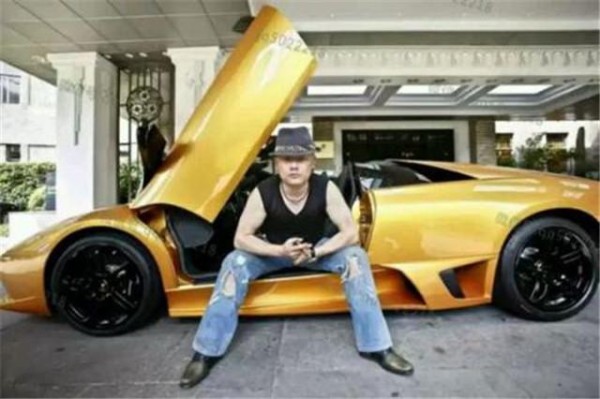 娱乐圈中最“作”的3位明星, 今一个个开上豪车, 生活潇洒!