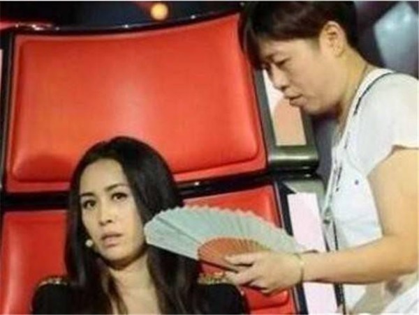 娱乐圈中最“作”的3位明星, 今一个个开上豪车, 生活潇洒!