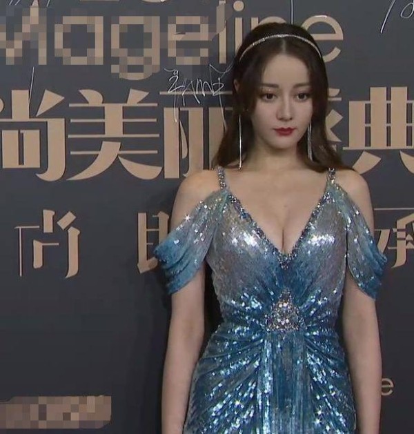 一线女星红毯同框，颜值身材大比拼，迪丽热巴确实有料