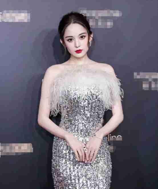 一线女星红毯同框，颜值身材大比拼，迪丽热巴确实有料