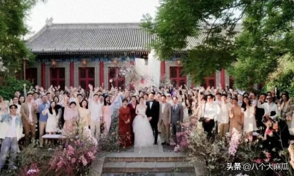 汪小菲夫妇在南锣鼓巷被偶遇