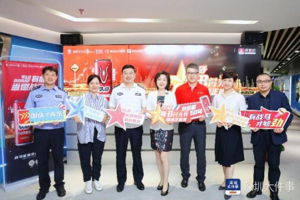 做文明交通代言人，粤B公益车贴派发活动启动
