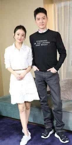 赵丽颖冯绍峰结婚最新消息，赵丽颖婚后首次亮相肚子疑怀孕