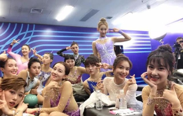 女明星中的游泳运动员，参加正规游泳比赛，泳装成为亮点！