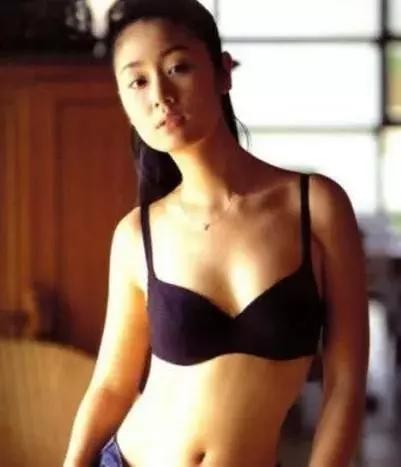 女星泳装照好身材，范冰冰名副其实，林心如曾经很青涩