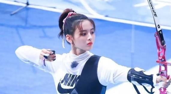 多名女明星参加正式游泳比赛，泳装太“吸晴”，网友：挪不开眼