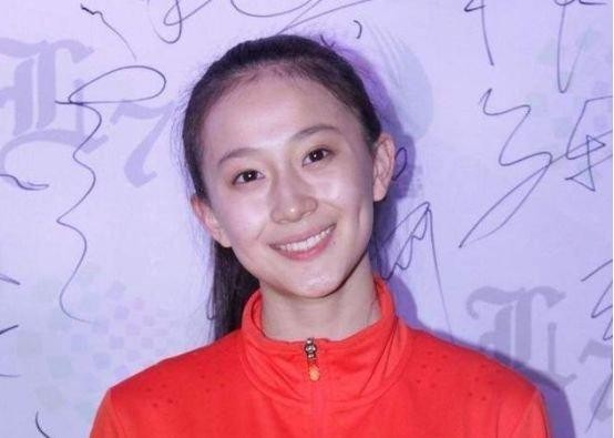 因“挺胸照”爆红网络，长相不输女明星，网友：太应该出道了！