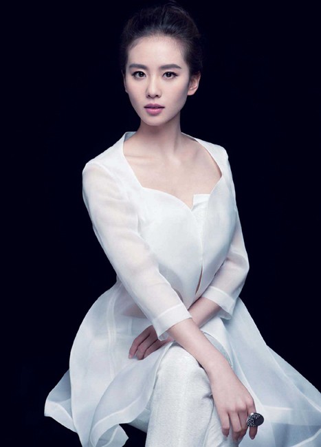 “清凉型”校园美女明星 气质超赞