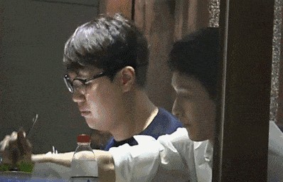 明星的餐桌礼仪，张艺兴、李宇春、王俊凯纷纷难逃吐槽……