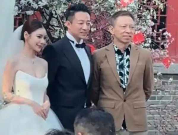 汪小菲大婚全过程曝光，众人都笑仅一人落泪，对比大S婚礼太相似