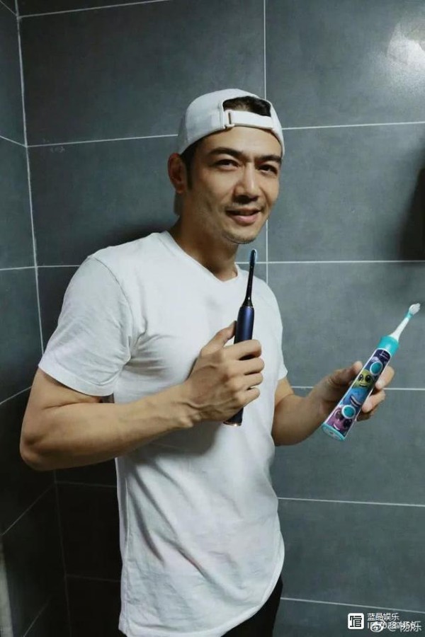 “小包总”杨烁为妻补办婚礼，娱乐圈“秘而不宣”的明星还有这些