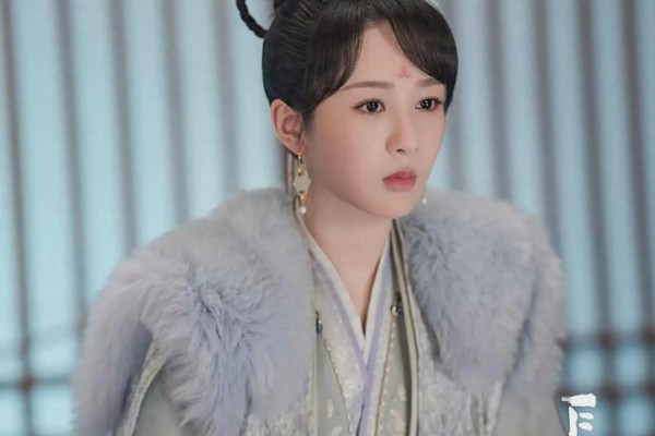 “普女”实锤？杨紫品牌代言照引争议，网友：太丑，毫无购买欲！