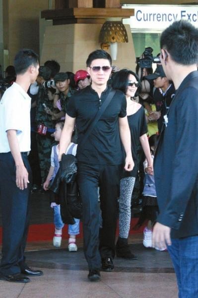 徐妈妈嘴抹蜜糖:太阳那么大大家好辛苦(图)