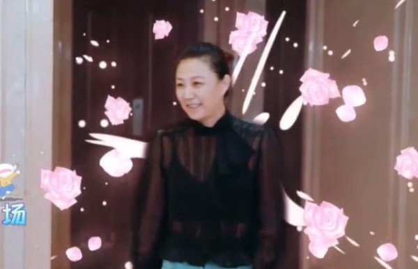 爽妈穿长裙够美了，看到璐妈妈的“日常装”，才知徐爸眼光真毒