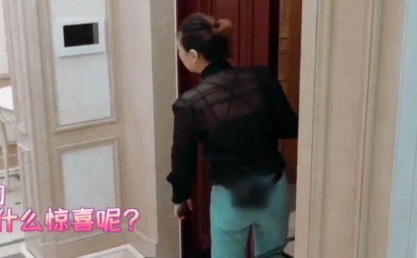 爽妈穿长裙够美了，看到璐妈妈的“日常装”，才知徐爸眼光真毒