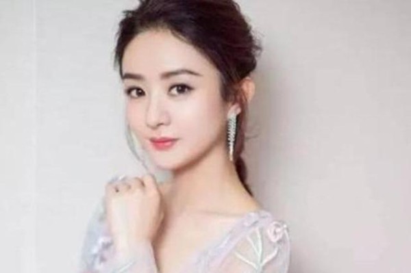 赵丽颖颜值有多高？与明星们的合照“曝露”真相，难怪不愿意同框