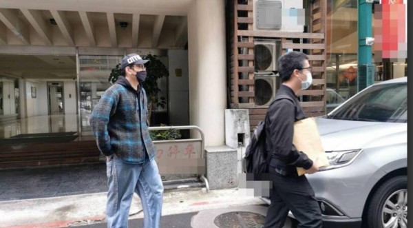 王大陆今早疑想藉着当学生逃避兵役被捕