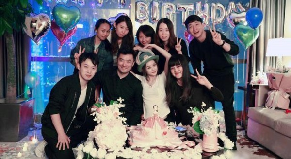 赵丽颖心机深人缘差，圈内无人送祝福，真的是这样吗？