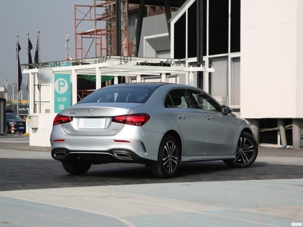 奔驰A级 2024款 A 200 L 动感型