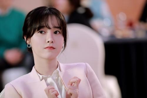韩国杉菜甩沈月几条街，嫁小鲜肉住豪宅，如今胖20斤变化大