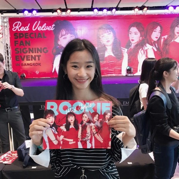 Tu Tontawan还是个喜欢韩团EXO、NCT、Red Velvet的追星小迷妹(图片来源:IG)