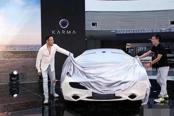 杨坤喜提明星座驾karma限量定制款座驾太阳能超跑