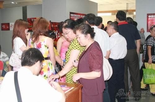 红歌会频频出现明星脸翻版杨坤以假乱真(组图)