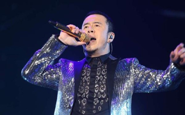 45岁杨坤风采不再！曾扬言一年开32场<a target=