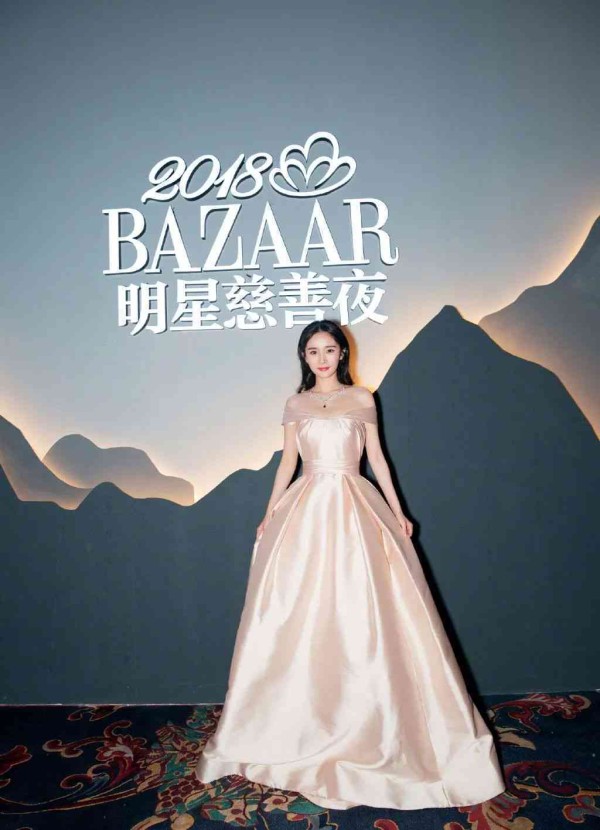 妆造文案：明星红毯造型盘点与时趋势分析