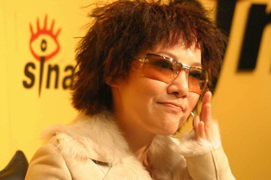 周彦宏刘亦菲爱戴身世涉假搞臭娱乐圈(组图)