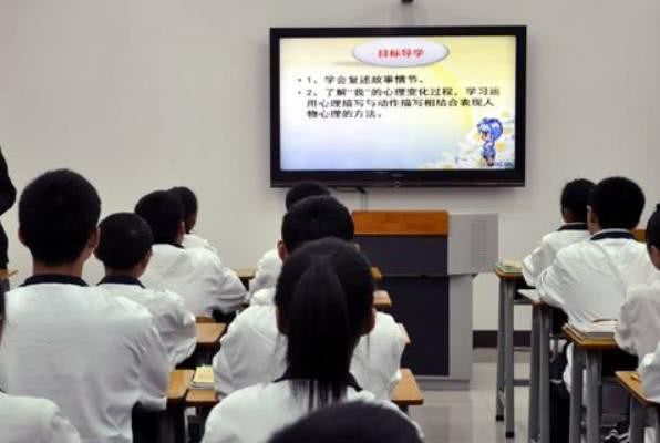 教育界最大“谎言”：教师要甘于清贫！跪着的老师能教好书吗