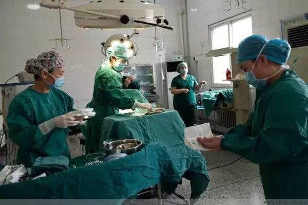 为何女明星宁可肚上“留疤”，也不愿顺产？大夫说了实情，别错过