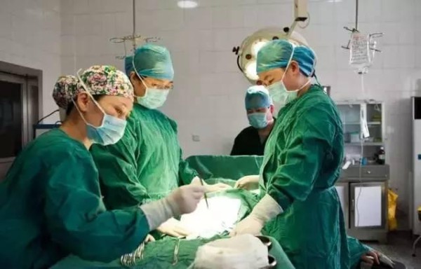 为何女明星宁可肚上“留疤”，也不愿顺产？大夫说了实情，别错过