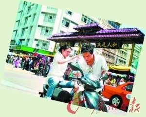 袁咏仪和罗嘉良在Gaya街大市场
