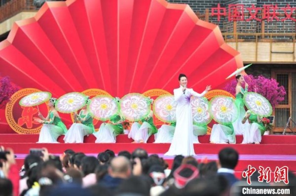 众文艺界知名人士在吉林珲春登台献艺