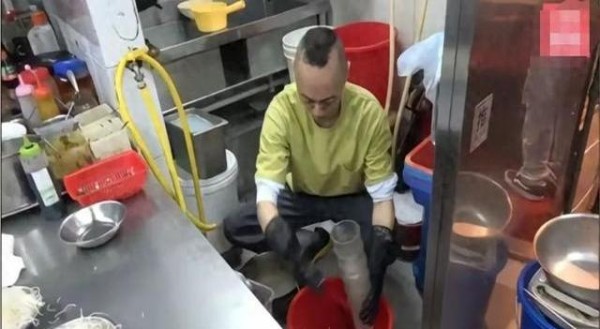 香港老戏骨戴耀明逆境生存：从荧幕明星到茶餐厅洗碗工的心路历程