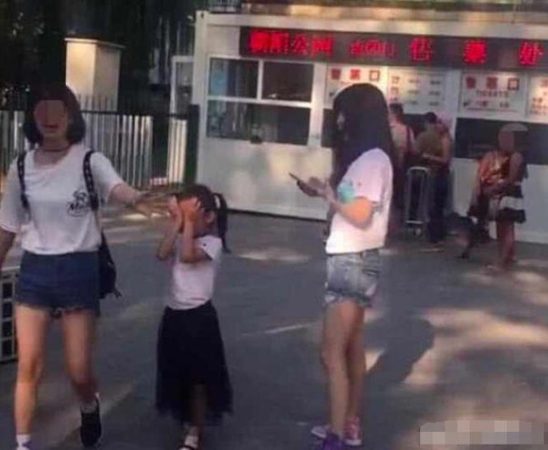 李小璐将在9月30日正式复出，母亲张伟欣将成为其新经纪人
