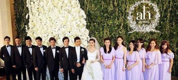 明星伴郎团，陈小春最霸气，袁弘颜值最高，而他的最幸福